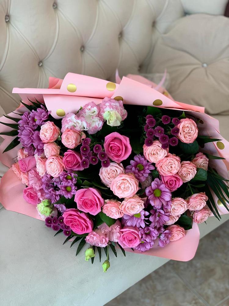 Букет цветов из: Хризантемы, Розы и Лизиантусы в Чадане