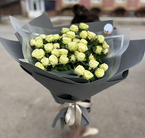 Букет Белые кустовые розы Солинеро в Чадане