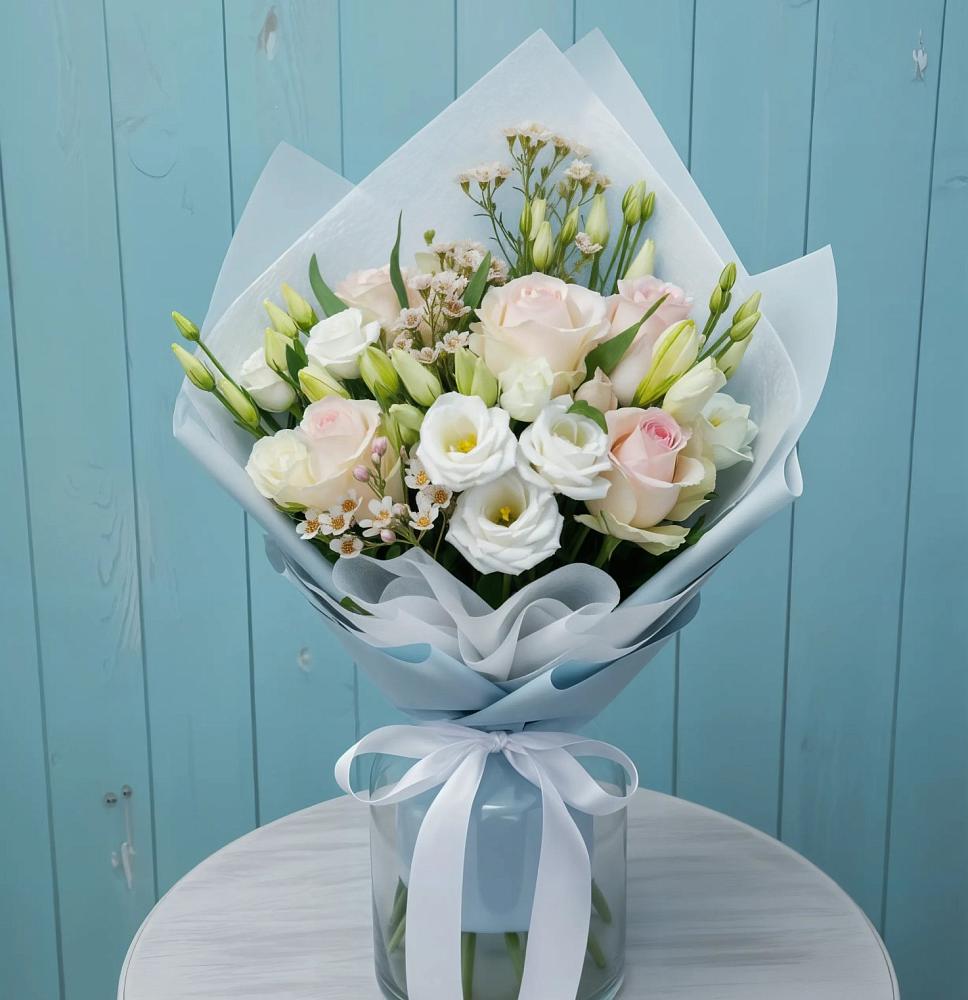 Букет цветов из: Розы и Лизиантусы в Чадане