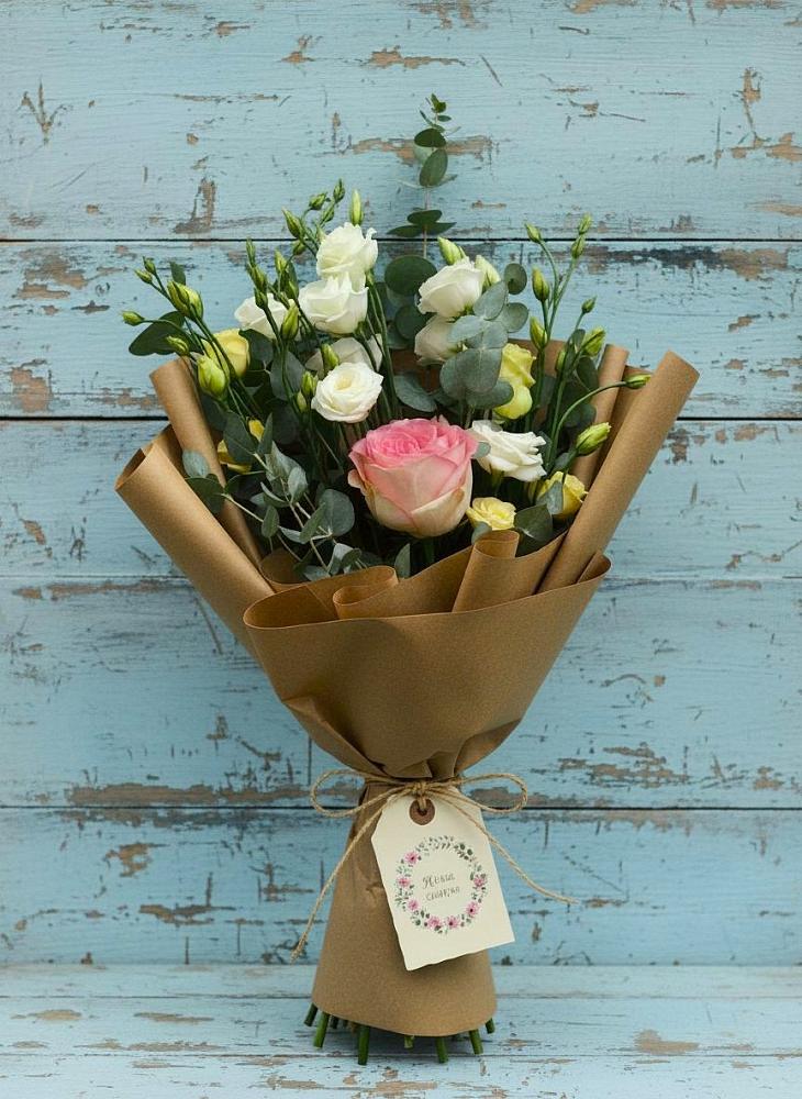 Букет цветов из: Розы и Лизиантусы в Чадане