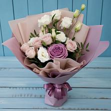 Букет цветов из:  Розы и Лизиантусы в Чадане