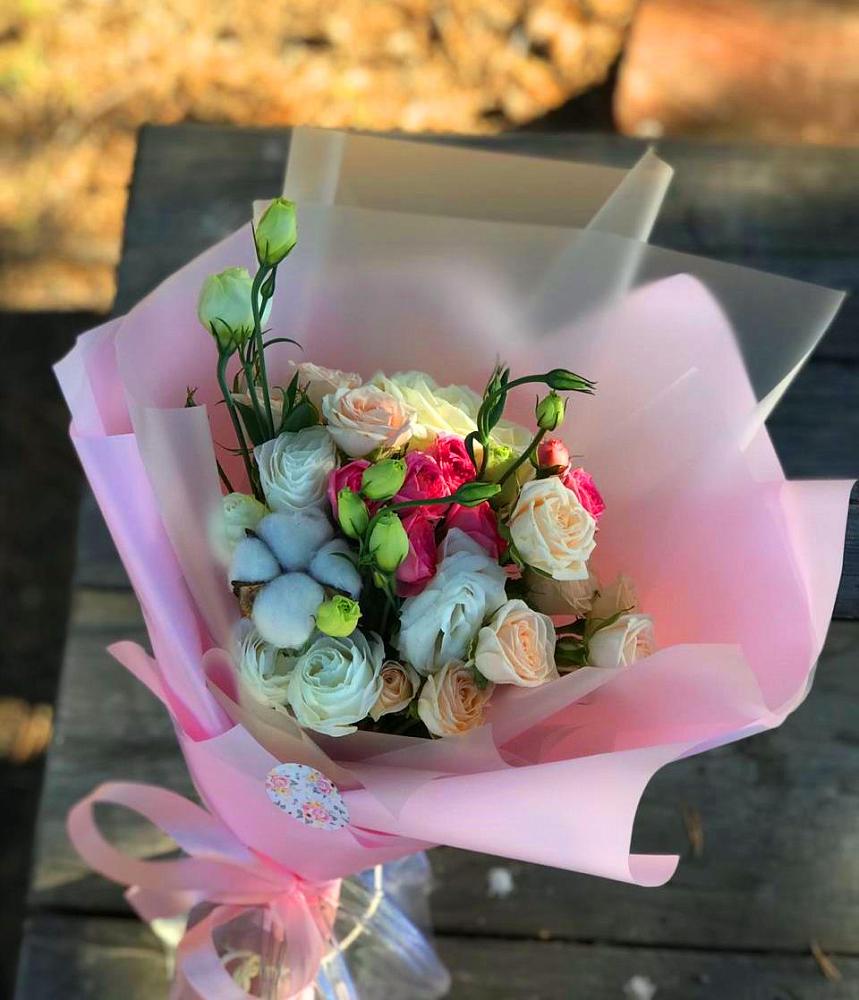 Букет цветов из: Розы и Лизиантусы в Чадане