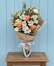 Букет цветов из:  Альстромерии, Лизиантусы, Розы и Хризантемы #REPLACE_PRED# Чадане