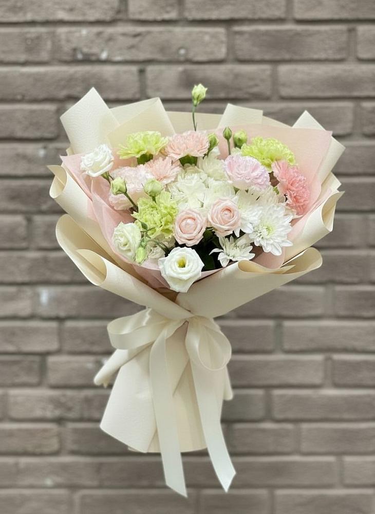 Букет цветов из: Гвоздики, Розы, Лизиантусы и Хризантемы в Чадане