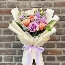 Букет цветов из:  Лизиантусы и Розы в Чадане