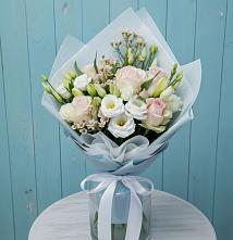 Букет цветов из:  Розы и Лизиантусы в Чадане