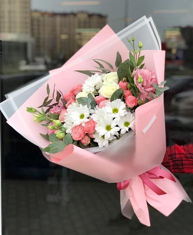 Букет цветов из: Розы, Лизиантусы и Хризантемы в Чадане