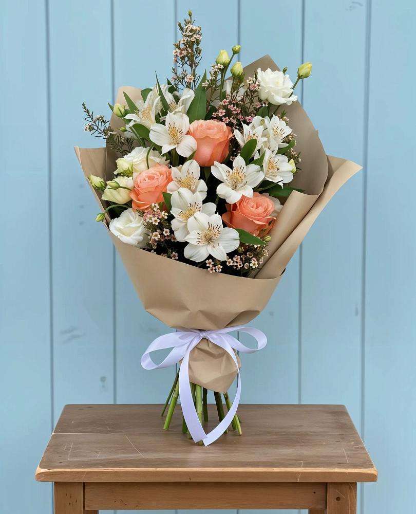 Букет цветов из: Альстромерии, Лизиантусы, Розы и Хризантемы в Чадане