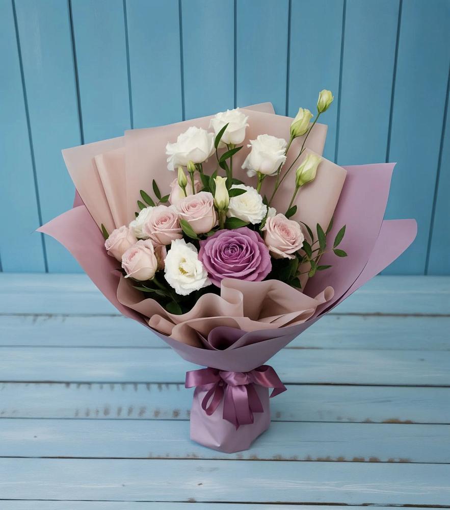 Букет цветов из: Розы и Лизиантусы в Чадане